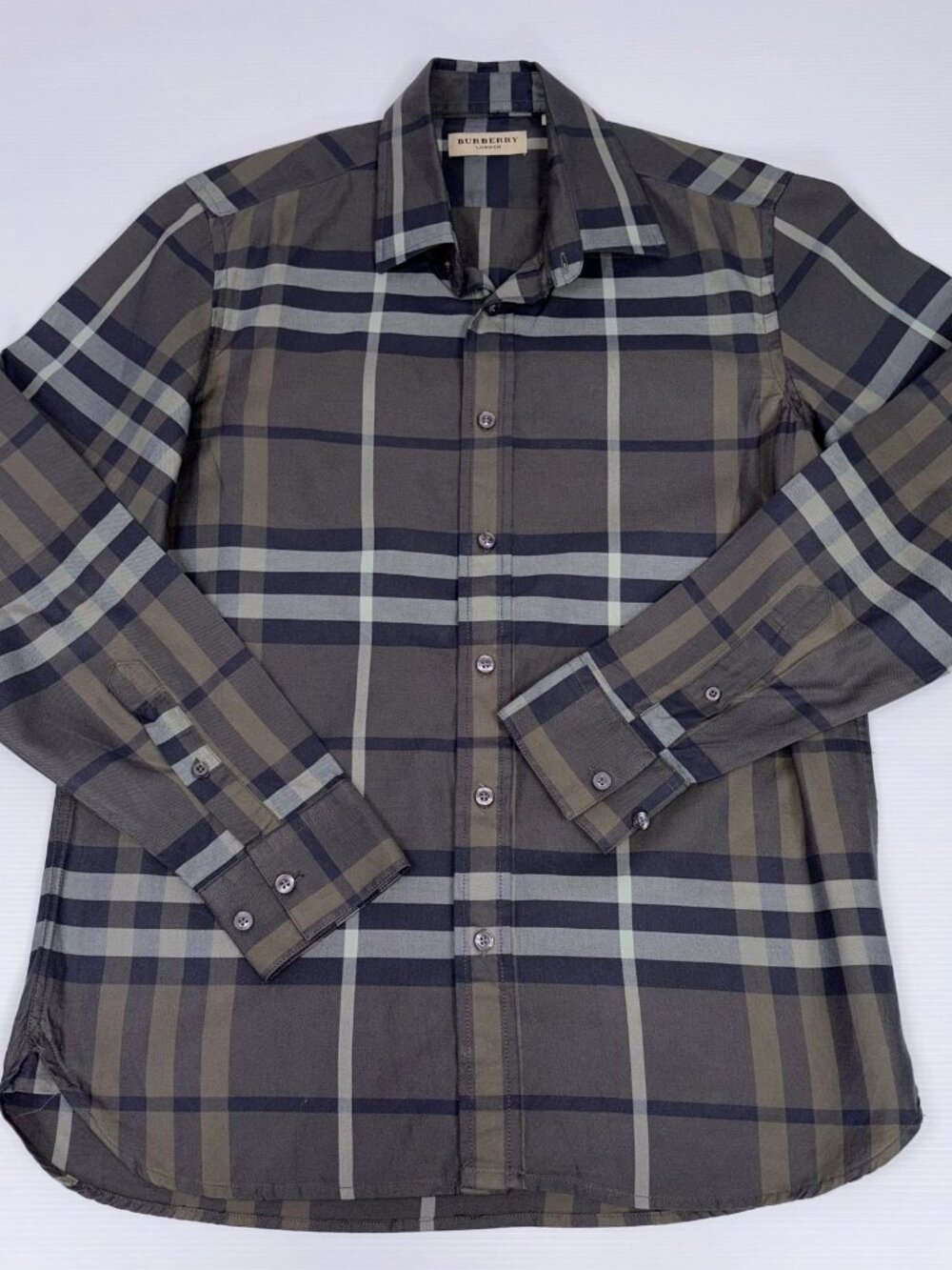 BURBERRY Men's medium checked shirt